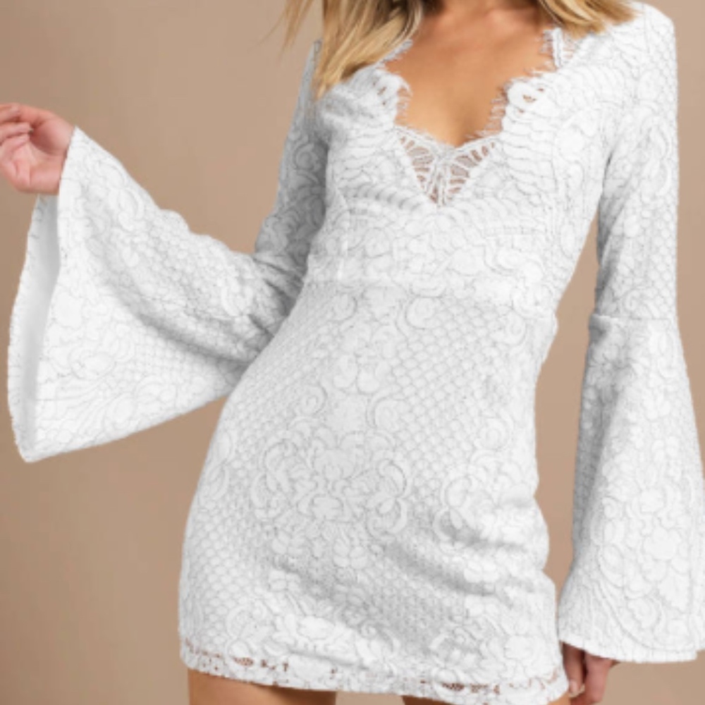 Tobi -LYDIA WHITE BELL SLEEVE DRESS